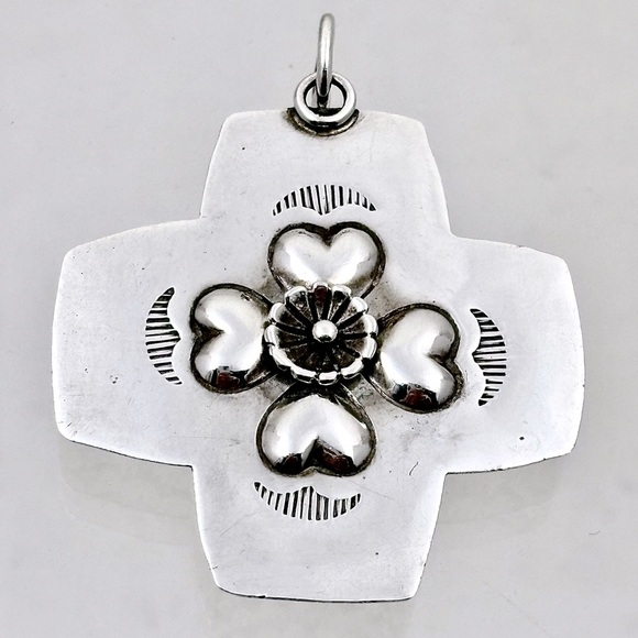 JOAN SLIFKA Sterling Spiny Oyster Shell Cross Charm/Pendant - Picture 2 of 3